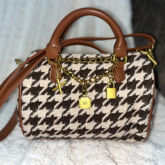 Brown purses and wallet - Picture 6 of 12